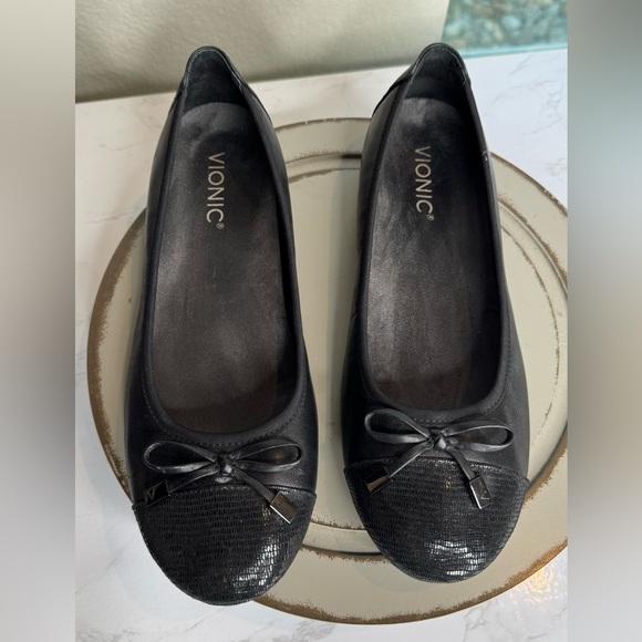 Vionic Orinda Ballet Flat Women’s US 8.5 Black Leather Bow Cap‑Toe Flats - Picture 3 of 6